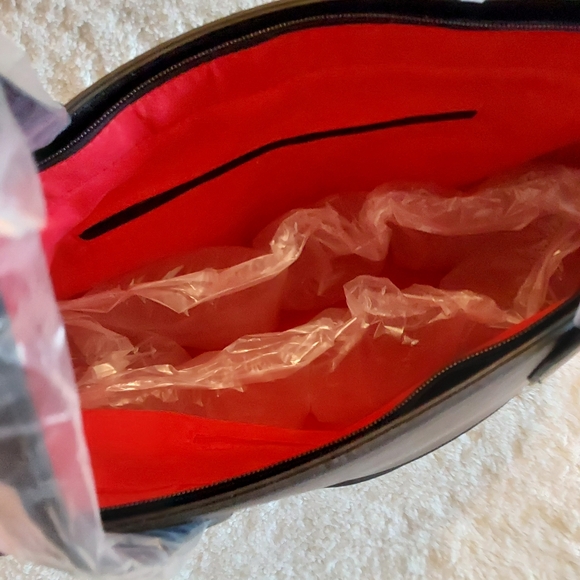 🌺 NWT Marilyn Monroe Black PVC Satchel Bag - Picture 9 of 15